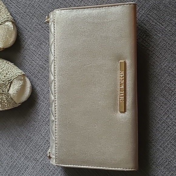 Steve Madden Gold Clutch - Picture 2 of 7